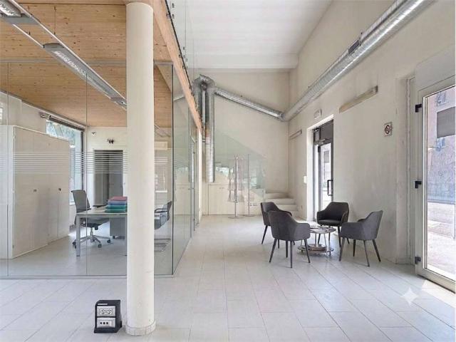 Locale Commerciale in affitto a Comunità Rotaliana-Königsberg, Mezzolombardo