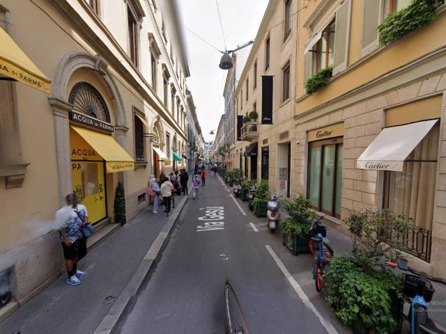 Locale Commerciale in affitto a Municipio 1, Milano