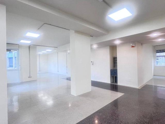 Locale Commerciale in affitto a Centro storico, Milano