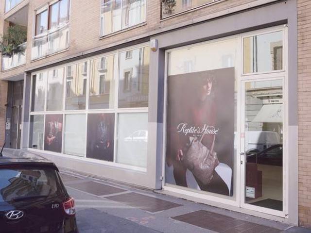 Locale Commerciale in affitto a Municipio 6, Milano