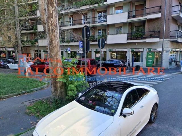 Locale Commerciale in affitto a Municipio 8 di Milano, Milano
