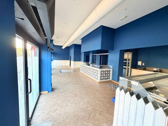 Locale Commerciale in affitto a Municipio 6, Milano