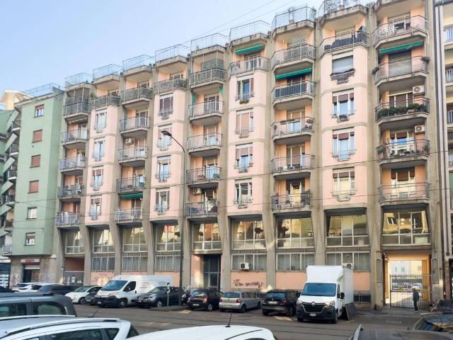 Locale Commerciale in affitto a Municipio 8 di Milano, Milano