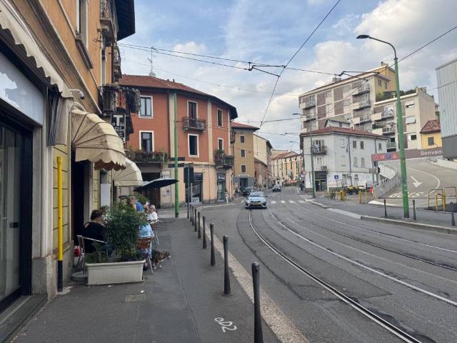 Locale Commerciale in affitto a Municipio 9, Milano