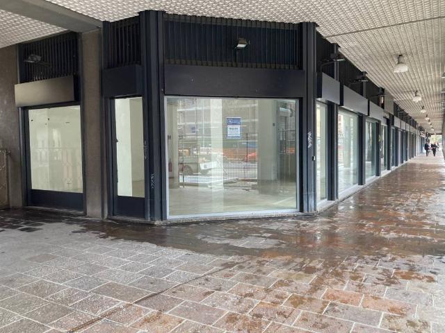 Locale Commerciale in affitto a Municipio 6, Milano