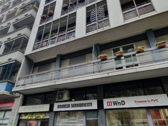 Locale Commerciale in affitto a Municipio 4, Milano
