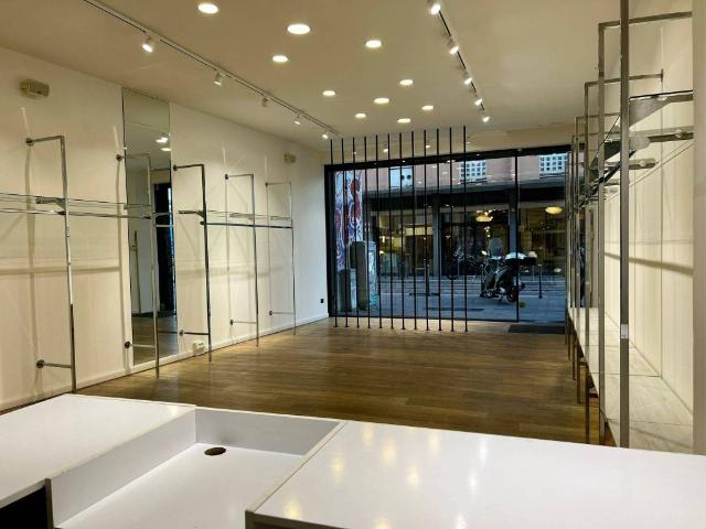 Locale Commerciale in affitto a Vetra, Milano