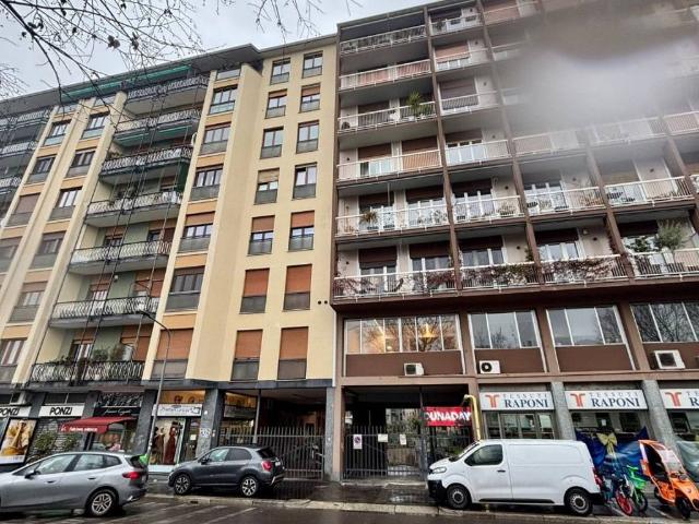 Locale Commerciale in affitto a Ticinese, Milano