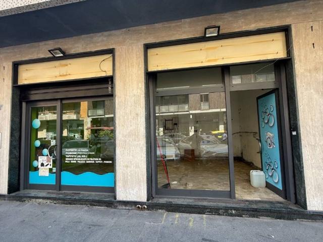 Locale Commerciale in affitto a Municipio 4, Milano