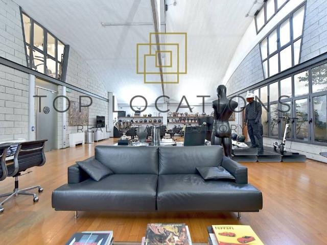 Locale Commerciale in affitto a Ticinese, Milano