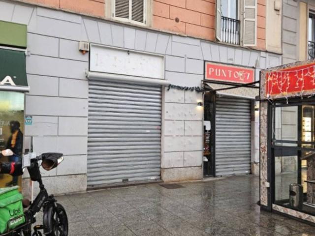 Locale Commerciale in affitto a Municipio 9, Milano