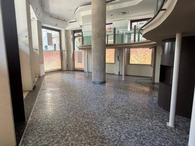 Locale Commerciale in affitto a Municipio 1, Milano