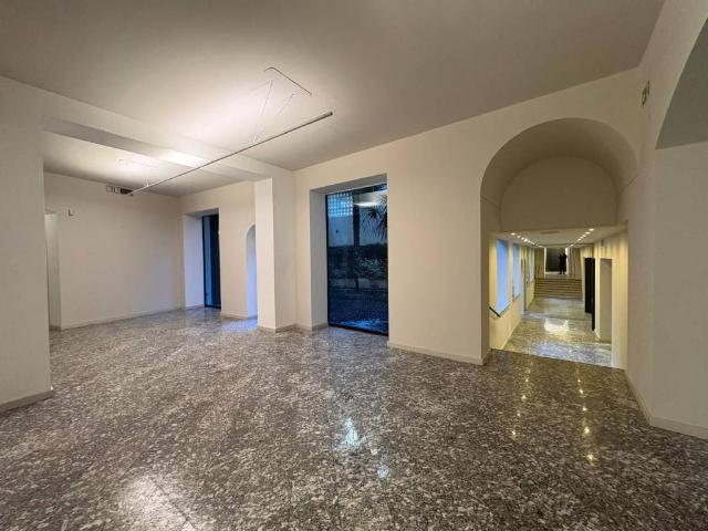 Locale Commerciale in affitto a Brera, Milano