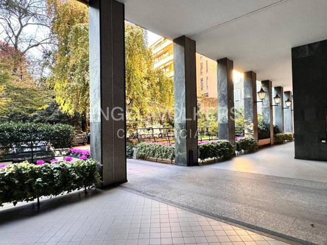 Locale Commerciale in affitto a Municipio 1, Milano