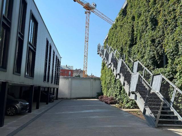 Locale Commerciale in affitto a Municipio 6, Milano
