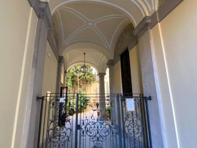 Locale Commerciale in affitto a Magenta - San Vittore, Milano