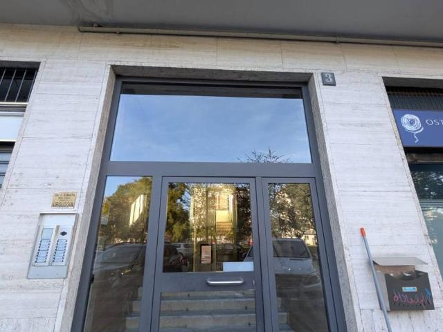 Locale Commerciale in affitto a Municipio 6, Milano
