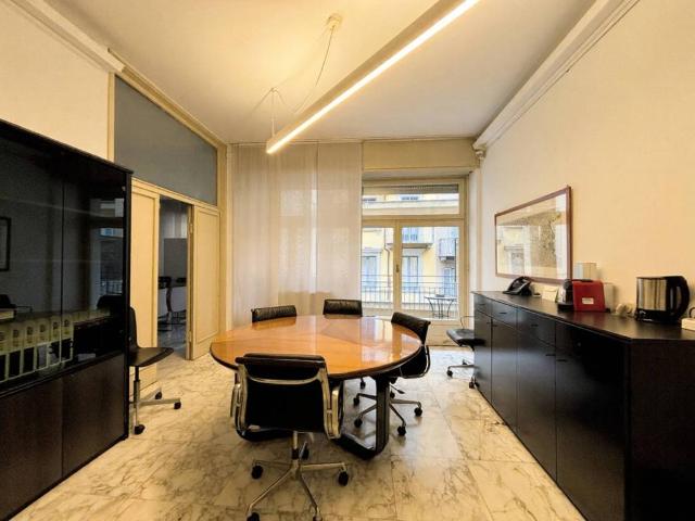 Locale Commerciale in affitto a Duomo, Milano