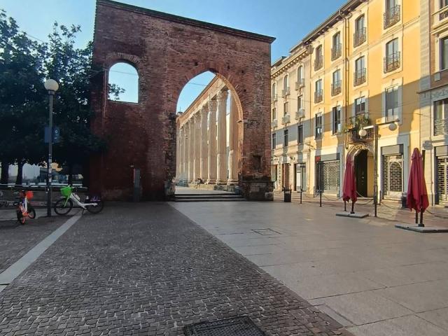 Locale Commerciale in affitto a Municipio 1, Milano