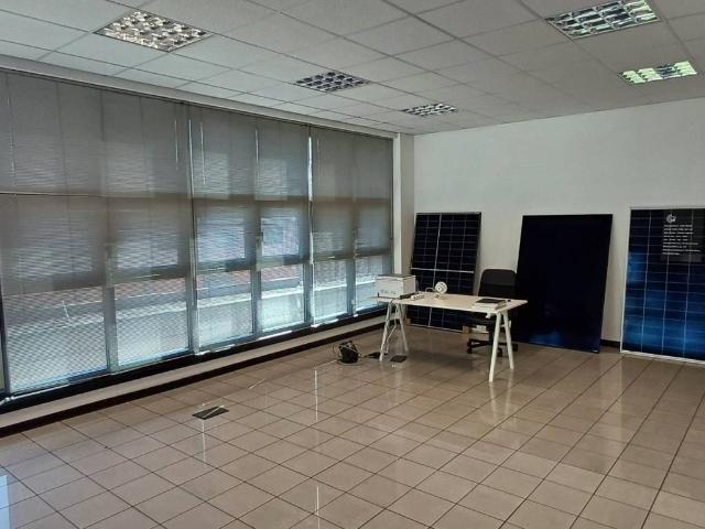Locale Commerciale in affitto a Municipio 6, Milano