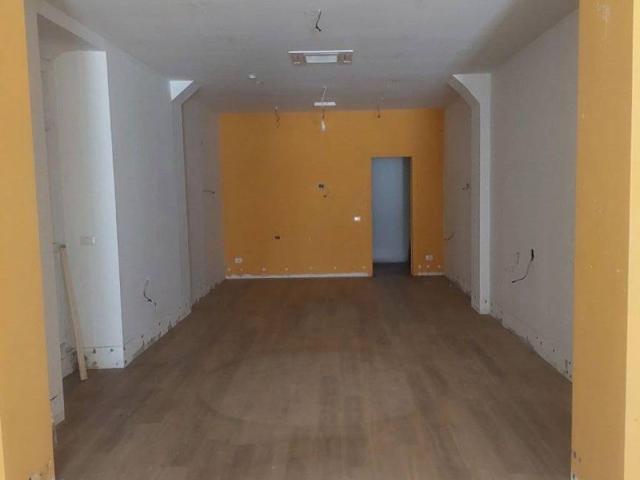 Locale Commerciale in affitto a Ticinese, Milano