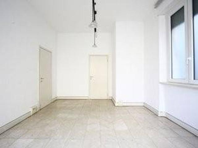 Locale Commerciale in affitto a Magenta - San Vittore, Milano