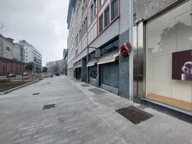 Locale Commerciale in affitto a Municipio 1, Milano