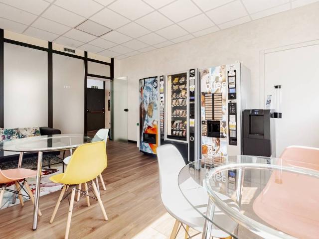 Locale Commerciale in affitto a Morivione, Milano