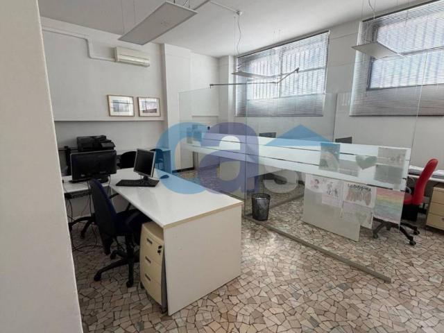 Locale Commerciale in affitto a Municipio 1, Milano