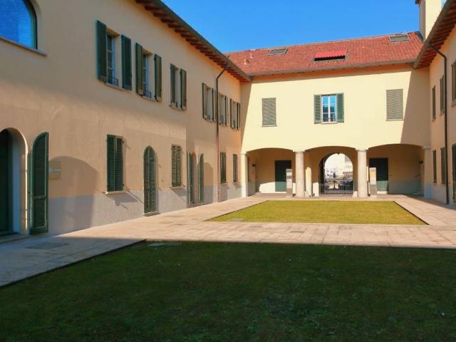 Locale Commerciale in affitto a Municipio 6, Milano