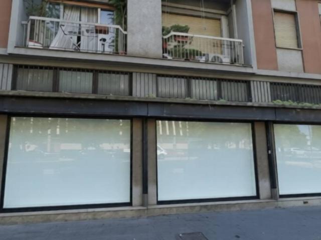 Locale Commerciale in affitto a Municipio 8 di Milano, Milano