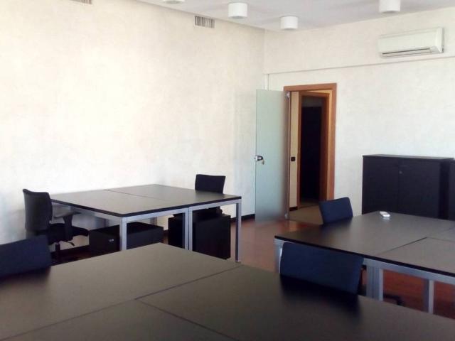 Locale Commerciale in affitto a Municipio 2, Milano