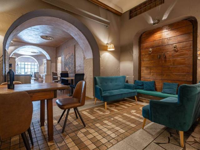 Locale Commerciale in affitto a Magenta - San Vittore, Milano