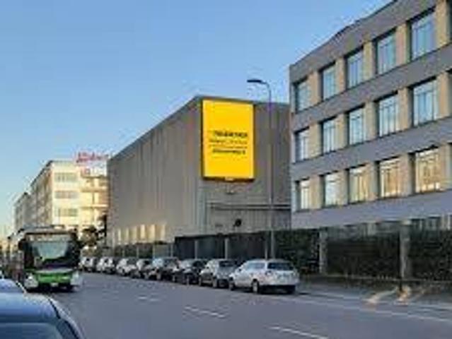 Locale Commerciale in affitto a Scalo Romana, Milano