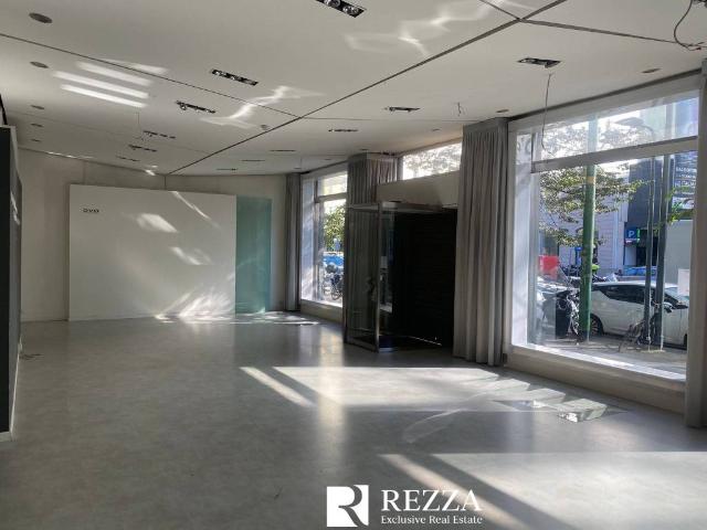 Locale Commerciale in affitto a Guastalla, Milano