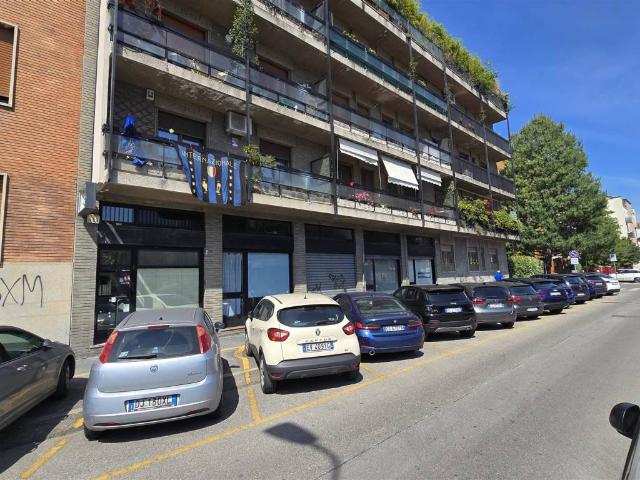 Locale Commerciale in affitto a Municipio 7, Milano