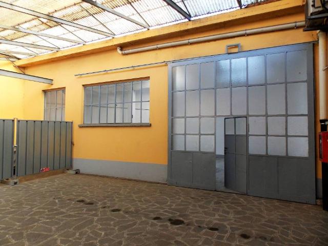 Locale Commerciale in affitto a Morivione, Milano