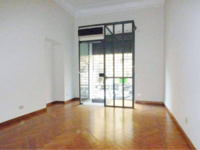 Locale Commerciale in affitto a Magenta - San Vittore, Milano