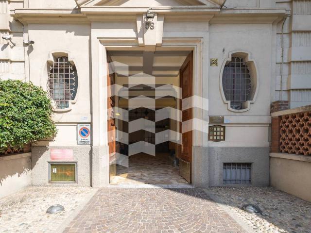 Locale Commerciale in affitto a Municipio 6, Milano