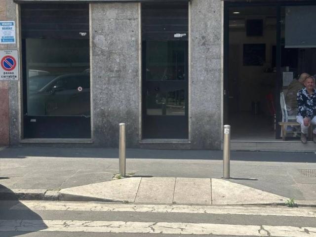 Locale Commerciale in affitto a Municipio 6, Milano