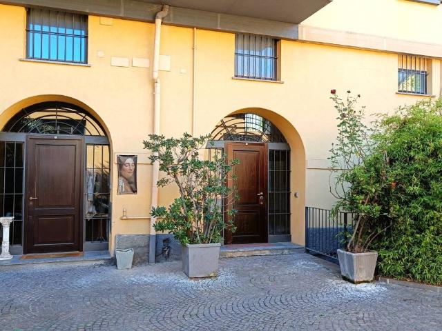 Locale Commerciale in affitto a Municipio 6, Milano