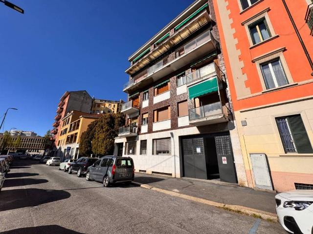Locale Commerciale in affitto a Municipio 9, Milano