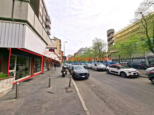 Locale Commerciale in affitto a Municipio 6, Milano