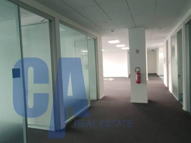 Locale Commerciale in affitto a Municipio 9, Milano