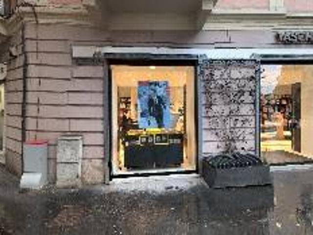 Locale Commerciale in affitto a Duomo, Milano