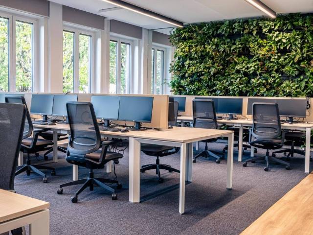 Locale Commerciale in affitto a Borgo Ortolani, Milano