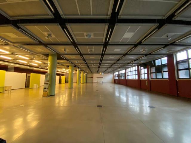 Locale Commerciale in affitto a Municipio 9, Milano