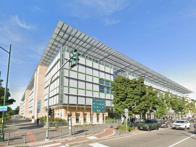 Locale Commerciale in affitto a Municipio 8 di Milano, Milano