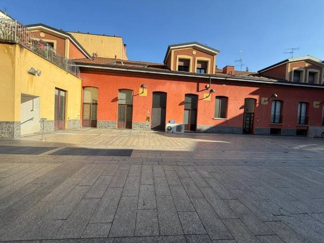 Locale Commerciale in affitto a Municipio 6, Milano