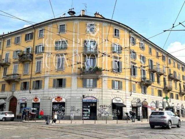 Locale Commerciale in affitto a Municipio 6, Milano